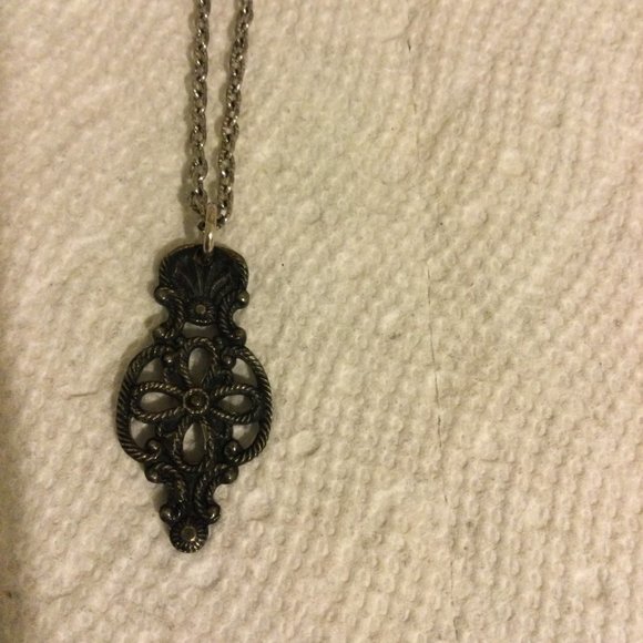 women's necklace metal pendant 19" - Picture 2 of 4